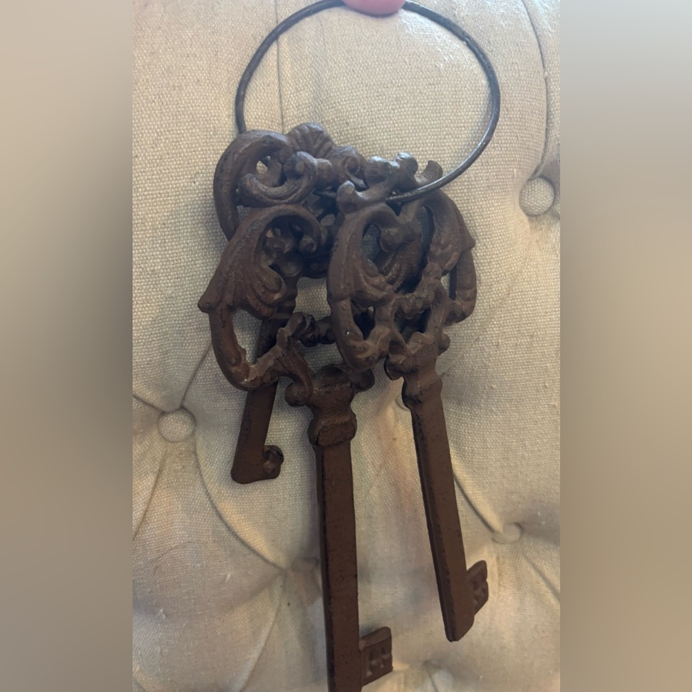 Metal Skeleton Keys Decor - Picture 2 of 9